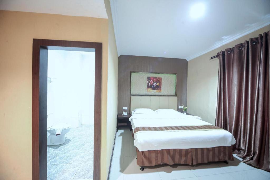 New Hollywood Hotel Pekanbaru Extérieur photo