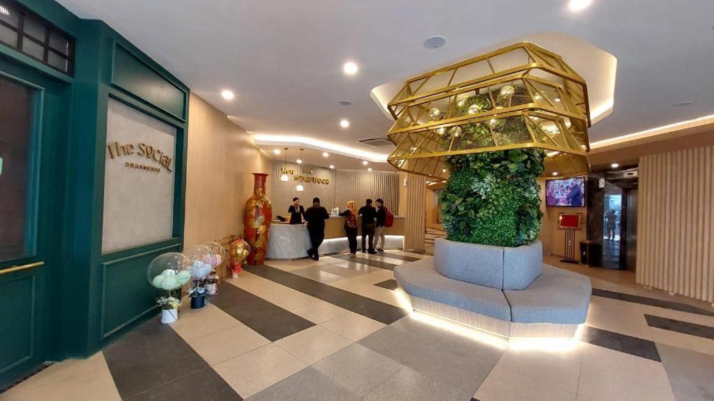 New Hollywood Hotel Pekanbaru Extérieur photo