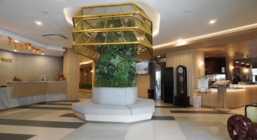 New Hollywood Hotel Pekanbaru Extérieur photo