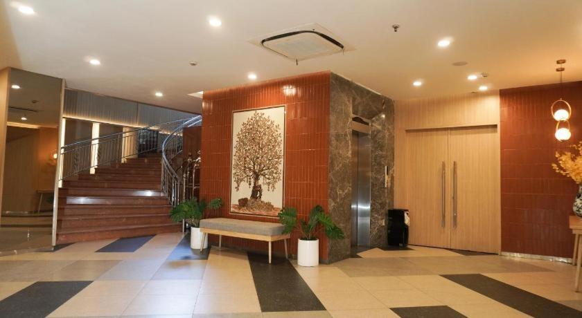 New Hollywood Hotel Pekanbaru Extérieur photo
