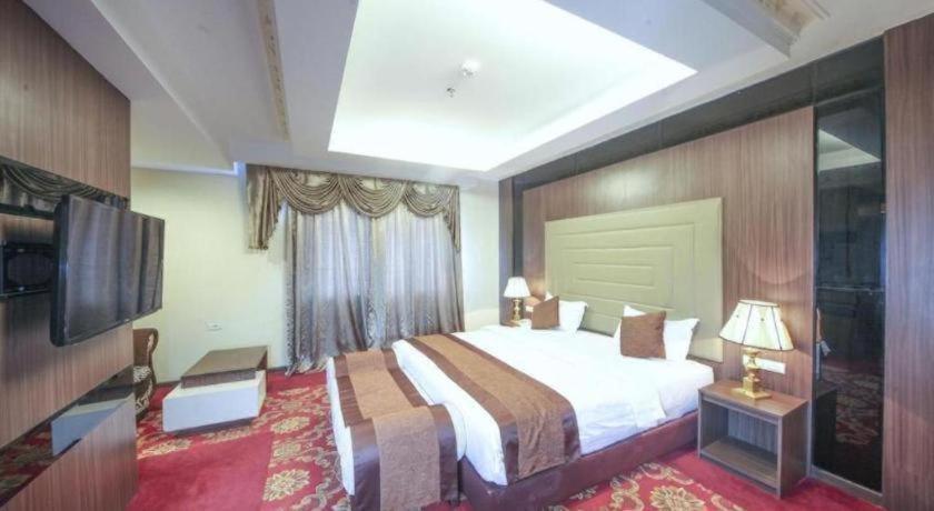 New Hollywood Hotel Pekanbaru Extérieur photo