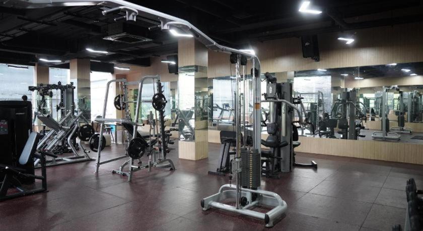 New Hollywood Hotel Pekanbaru Extérieur photo