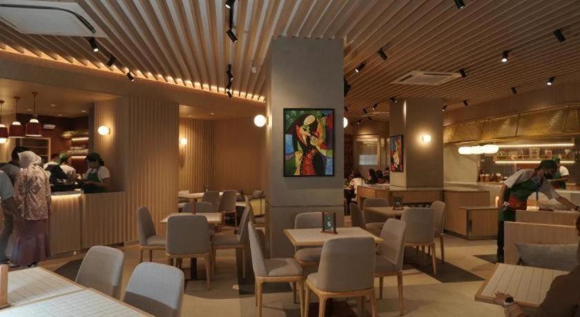 New Hollywood Hotel Pekanbaru Extérieur photo
