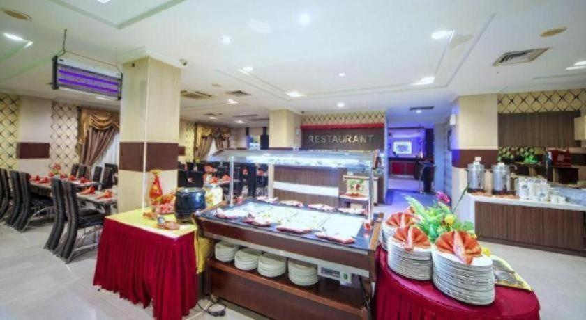 New Hollywood Hotel Pekanbaru Extérieur photo