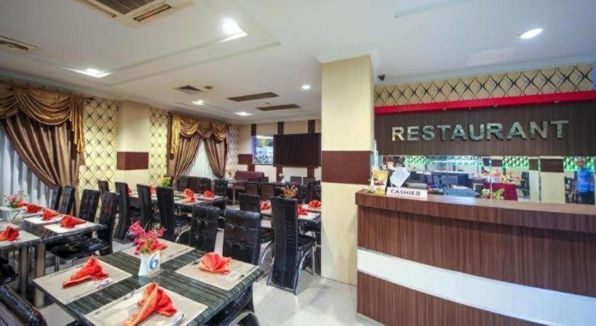 New Hollywood Hotel Pekanbaru Extérieur photo